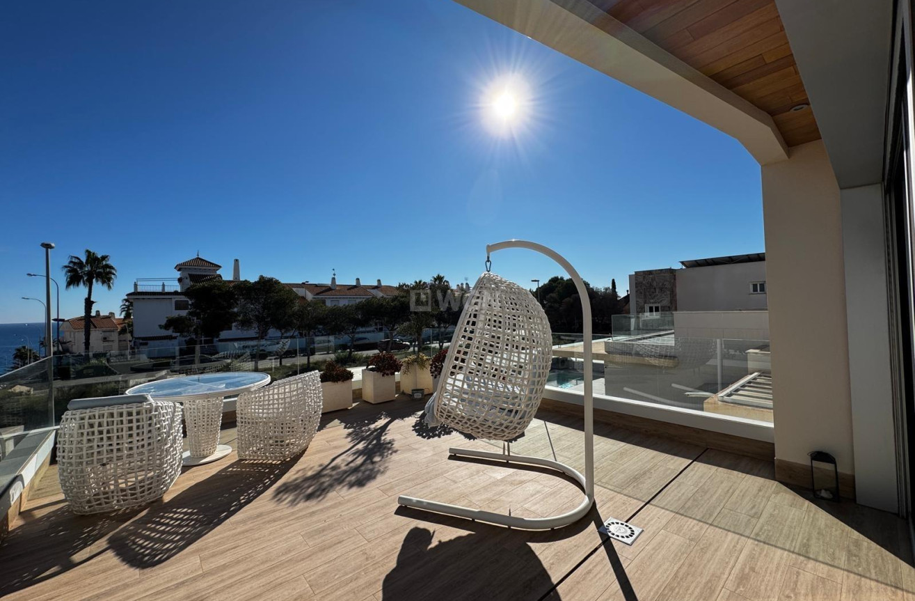 Odsprzedaż - Villa - Orihuela Costa - Campoamor