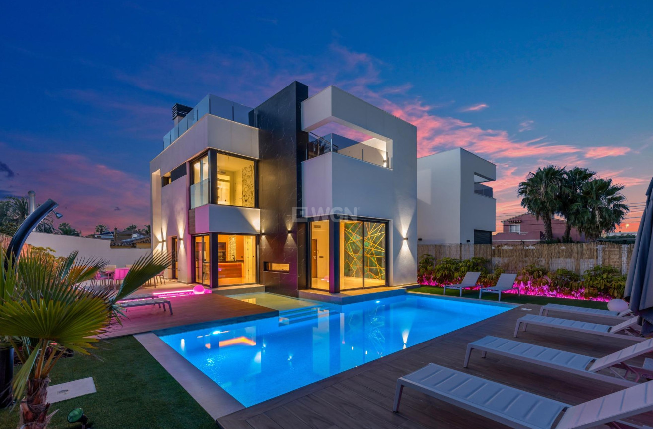 Odsprzedaż - Villa - Torrevieja - Torreta Florida