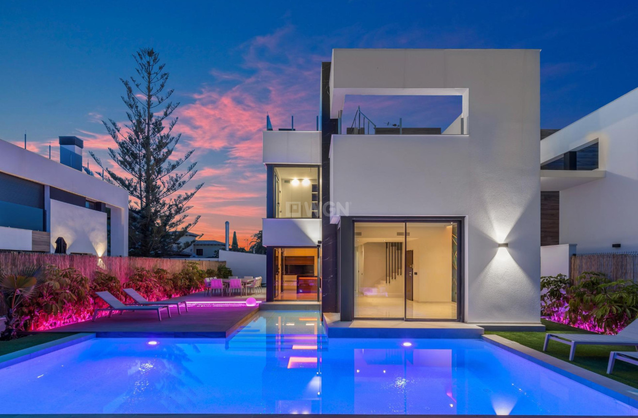 Odsprzedaż - Villa - Torrevieja - Torreta Florida