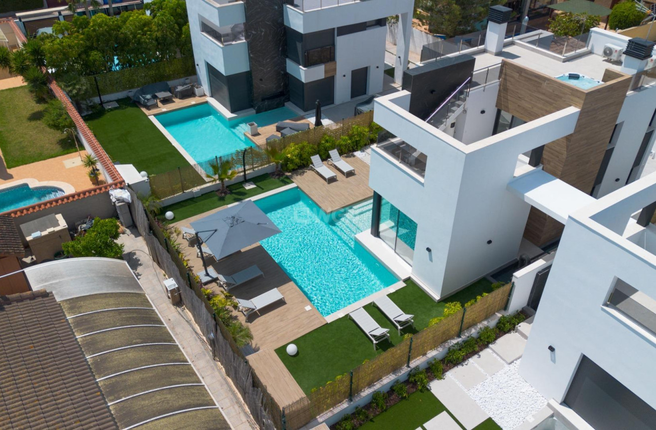 Odsprzedaż - Villa - Torrevieja - Torreta Florida