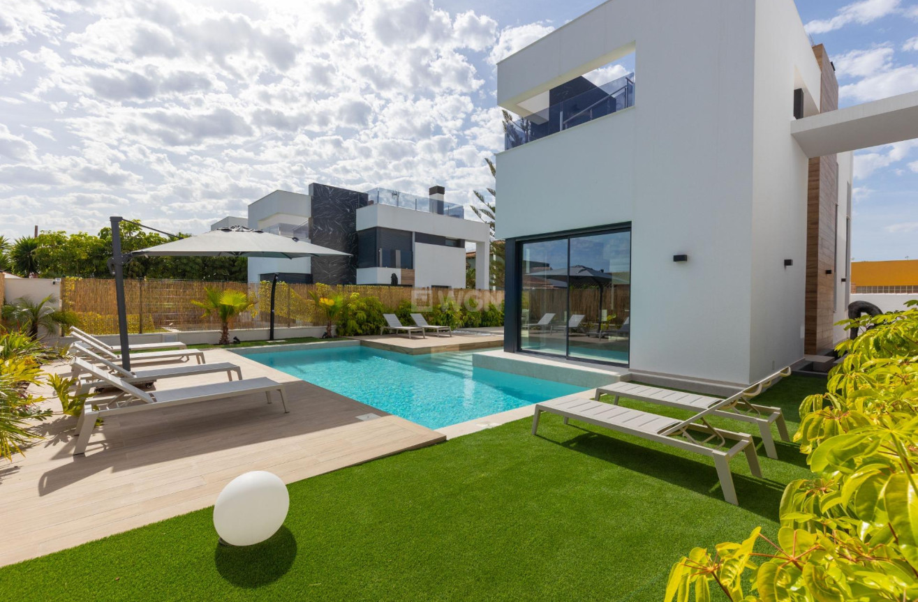 Odsprzedaż - Villa - Torrevieja - Torreta Florida