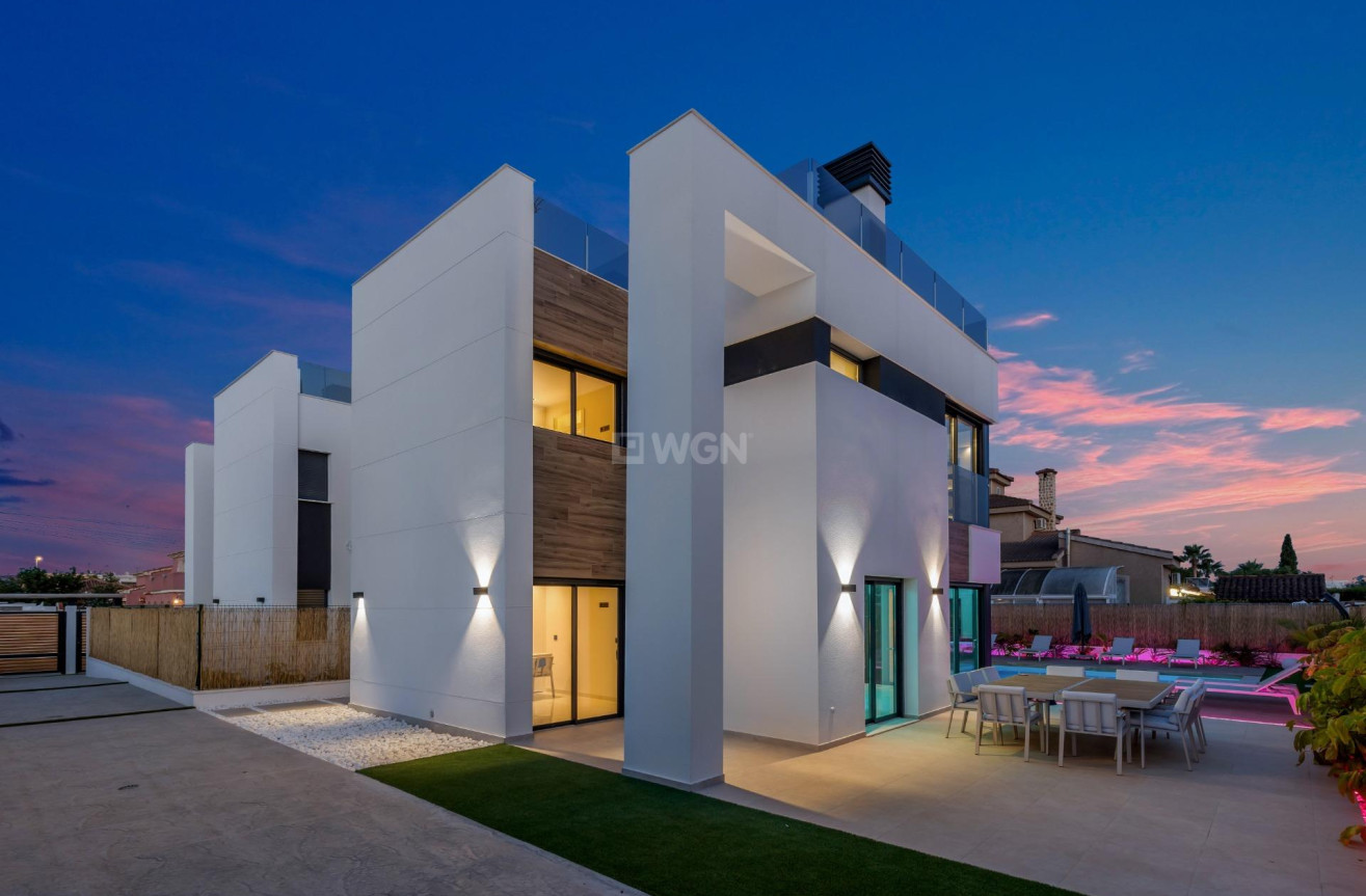 Odsprzedaż - Villa - Torrevieja - Torreta Florida