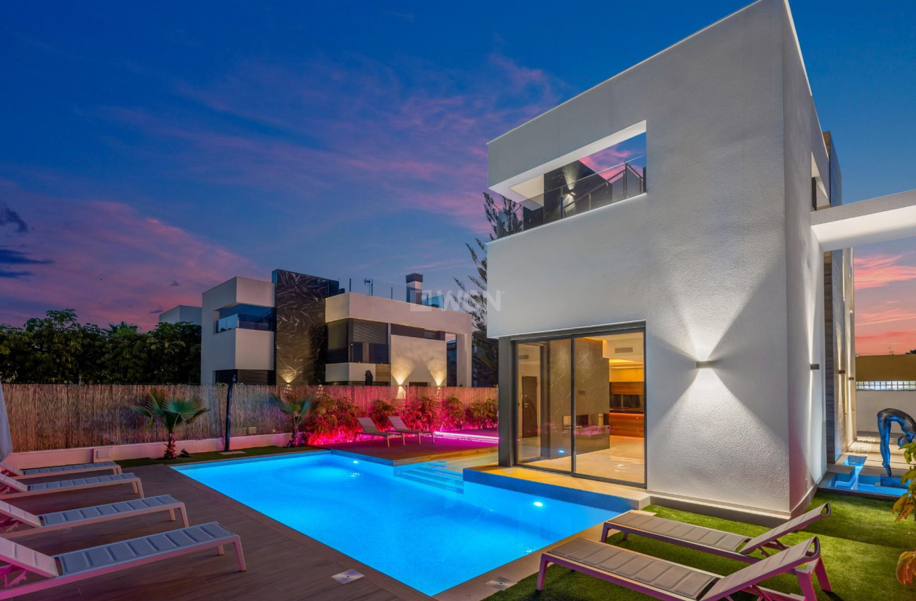 Odsprzedaż - Villa - Torrevieja - Torreta Florida
