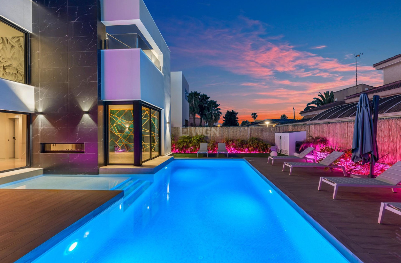 Odsprzedaż - Villa - Torrevieja - Torreta Florida