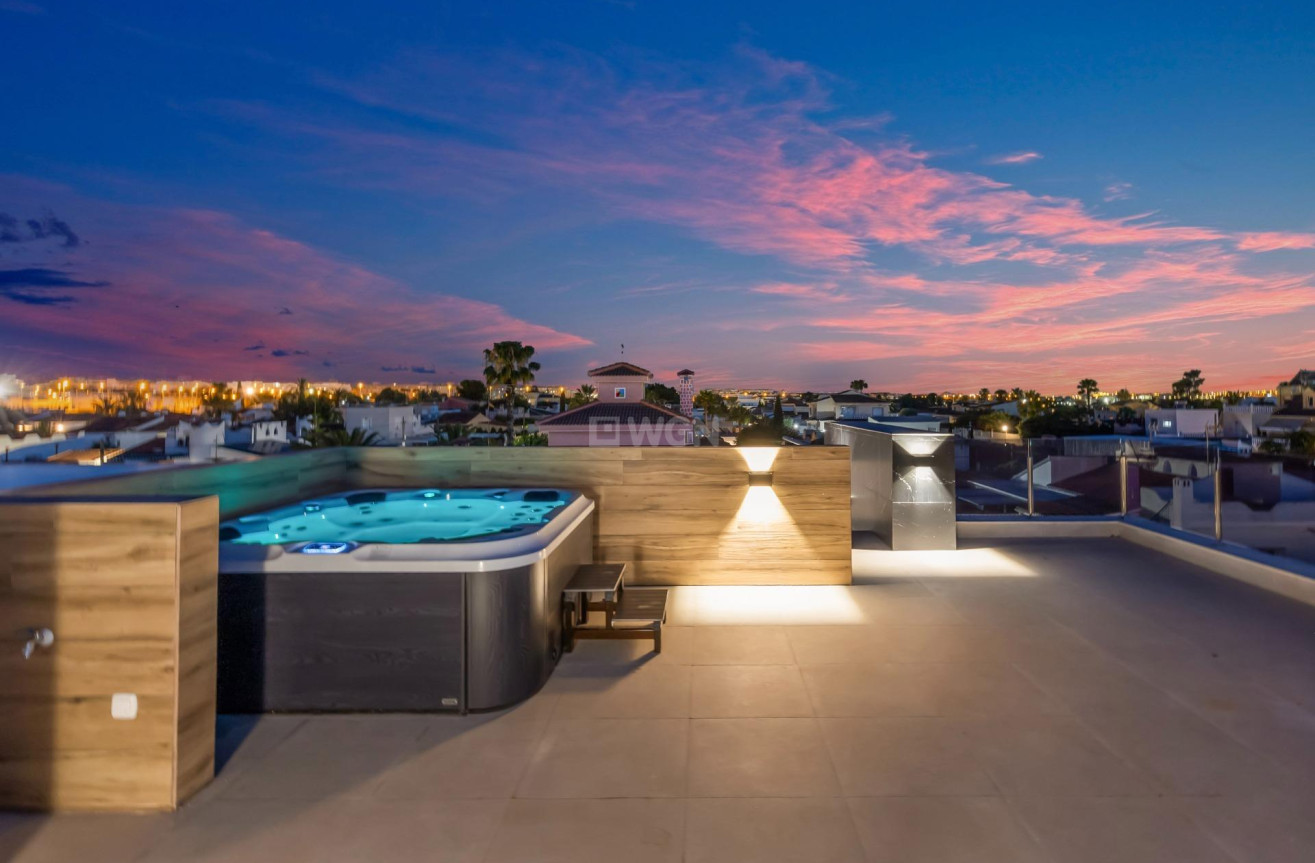 Odsprzedaż - Villa - Torrevieja - Torreta Florida