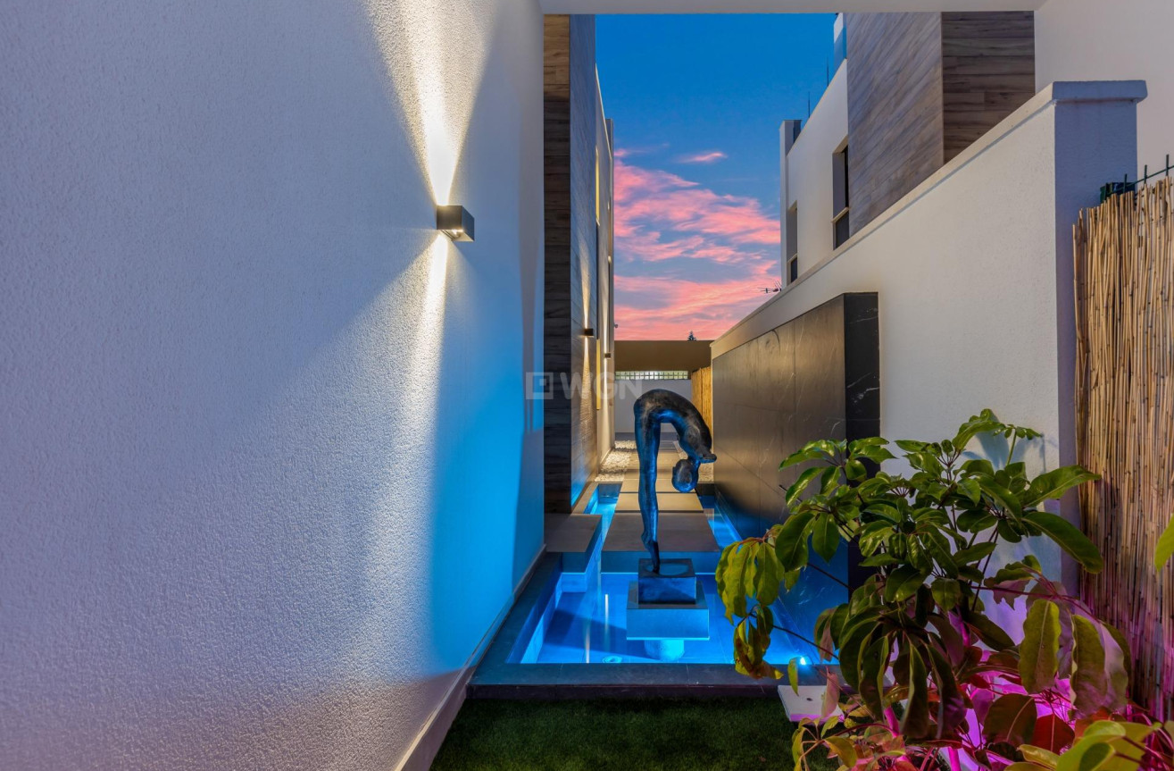 Odsprzedaż - Villa - Torrevieja - Torreta Florida