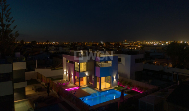 Odsprzedaż - Villa - Torrevieja - Torreta Florida