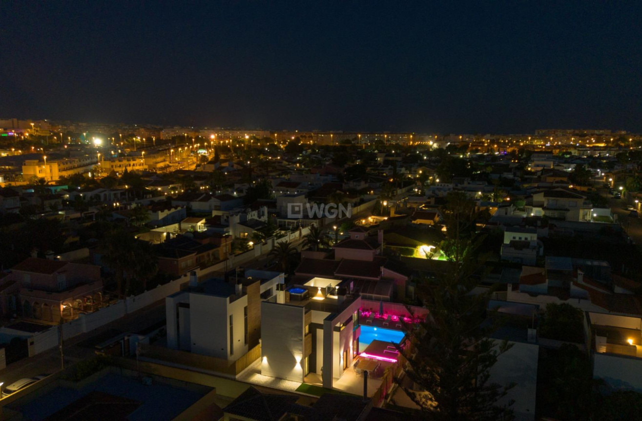 Odsprzedaż - Villa - Torrevieja - Torreta Florida