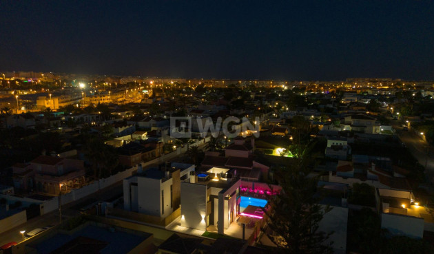Odsprzedaż - Villa - Torrevieja - Torreta Florida