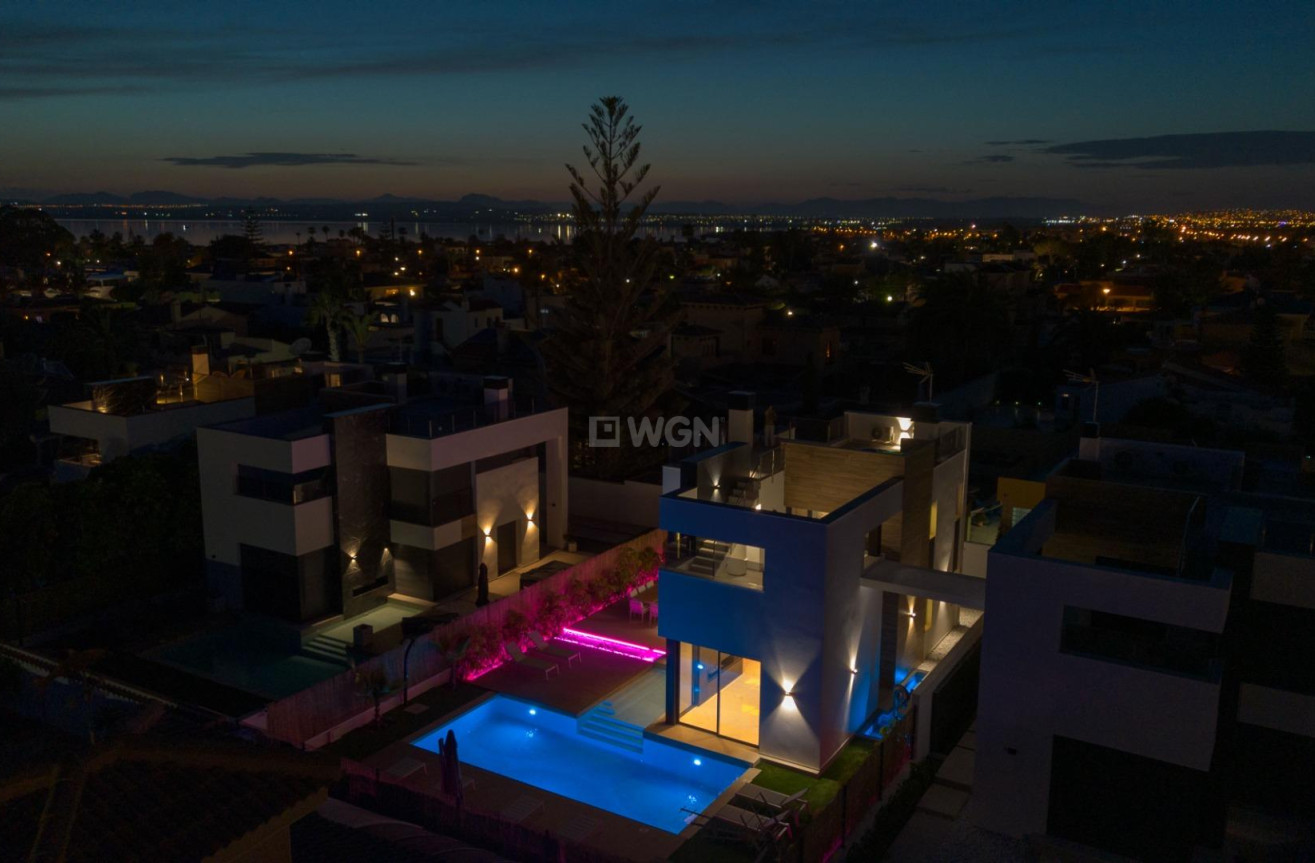 Odsprzedaż - Villa - Torrevieja - Torreta Florida