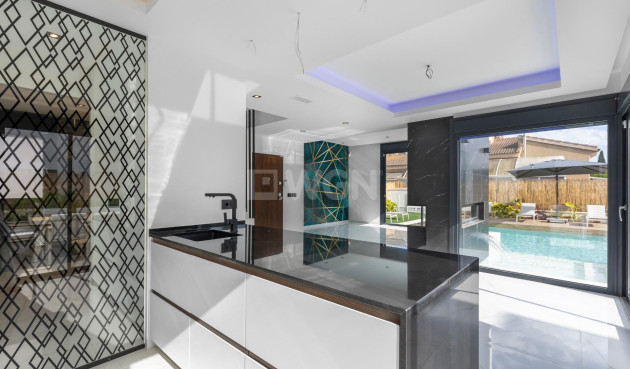 Odsprzedaż - Villa - Torrevieja - Torreta Florida