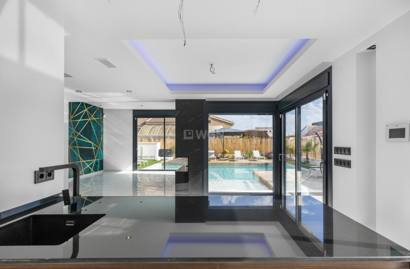 Odsprzedaż - Villa - Torrevieja - Torreta Florida