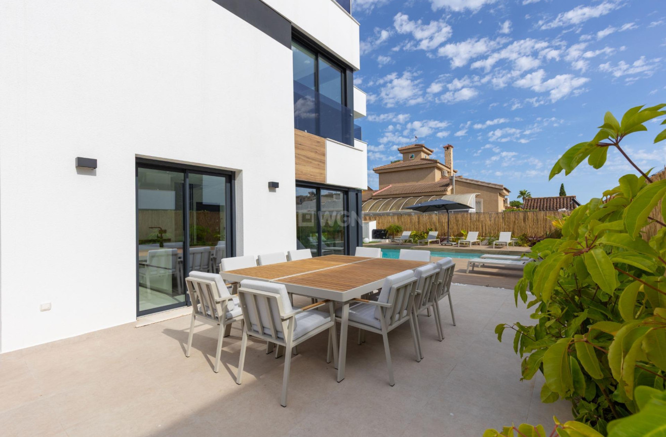 Odsprzedaż - Villa - Torrevieja - Torreta Florida