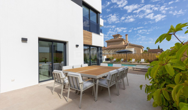 Odsprzedaż - Villa - Torrevieja - Torreta Florida