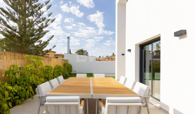 Odsprzedaż - Villa - Torrevieja - Torreta Florida