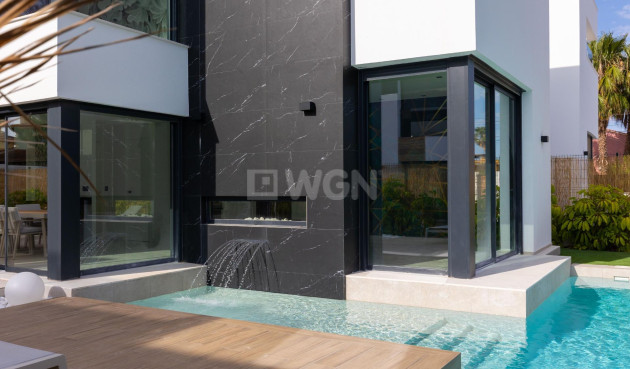 Odsprzedaż - Villa - Torrevieja - Torreta Florida