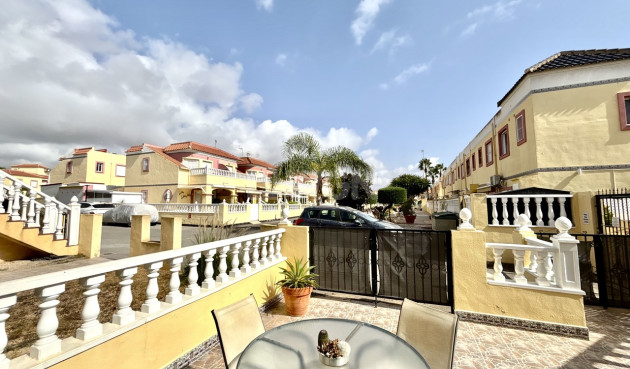 Odsprzedaż - Mieszkanie w bloku - La Zenia - Costa Blanca