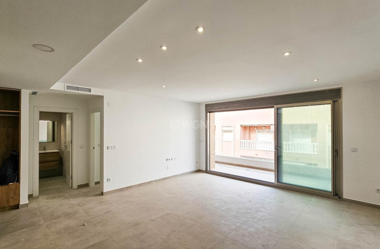 Odsprzedaż - Mieszkanie w bloku - Torrevieja - Playa del Cura