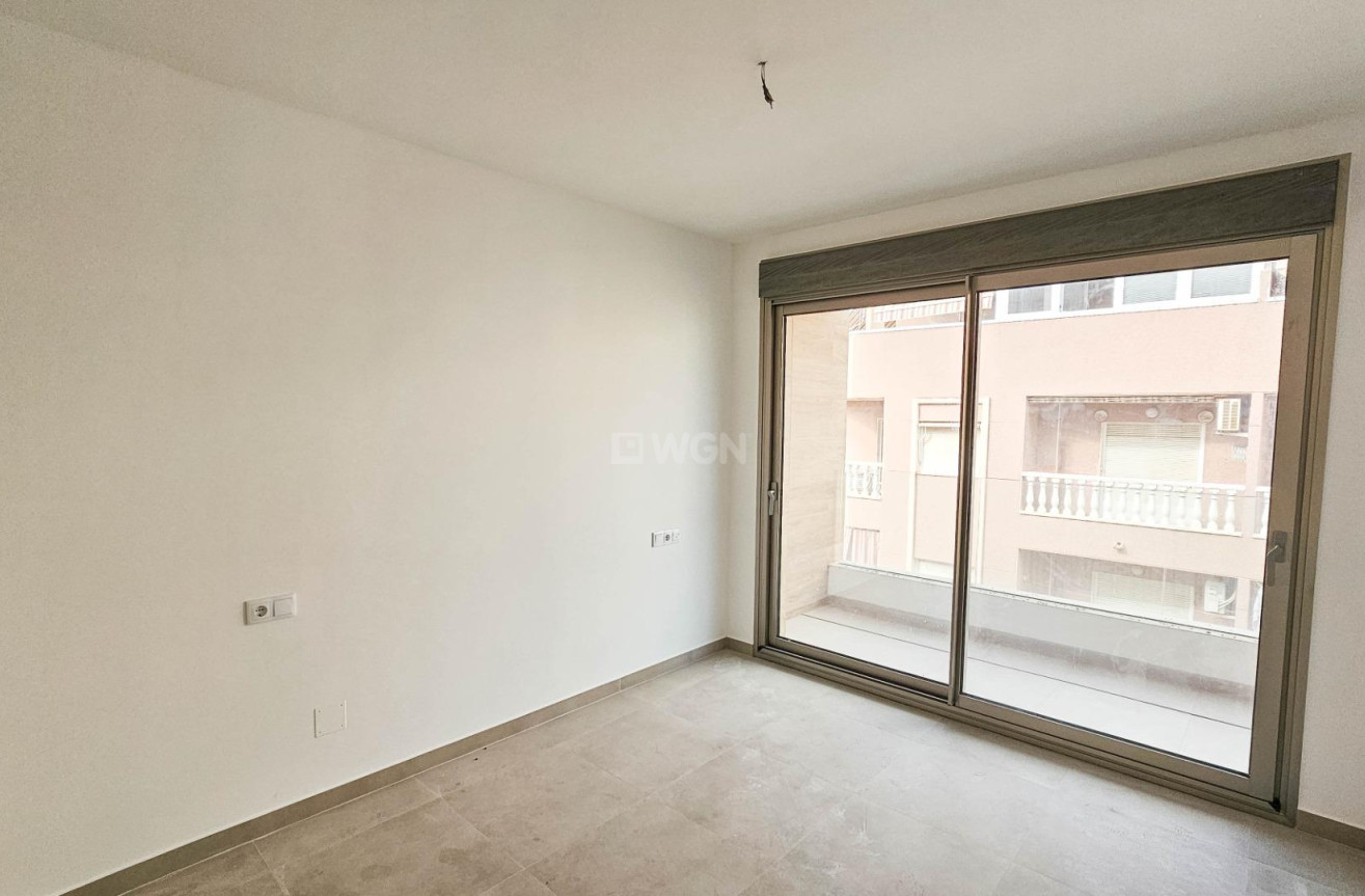 Odsprzedaż - Mieszkanie w bloku - Torrevieja - Playa del Cura