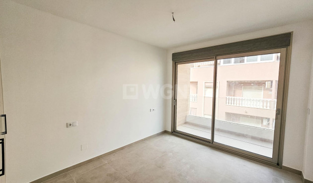 Odsprzedaż - Mieszkanie w bloku - Torrevieja - Playa del Cura
