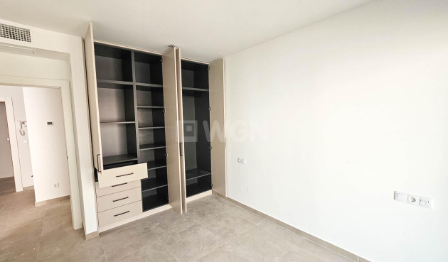 Odsprzedaż - Mieszkanie w bloku - Torrevieja - Playa del Cura