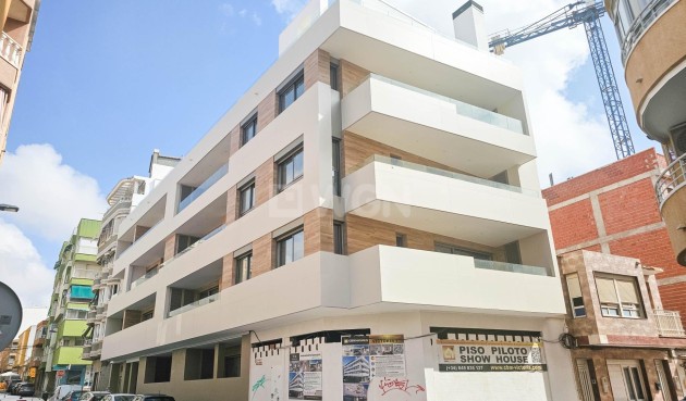 Odsprzedaż - Mieszkanie w bloku - Torrevieja - Playa del Cura