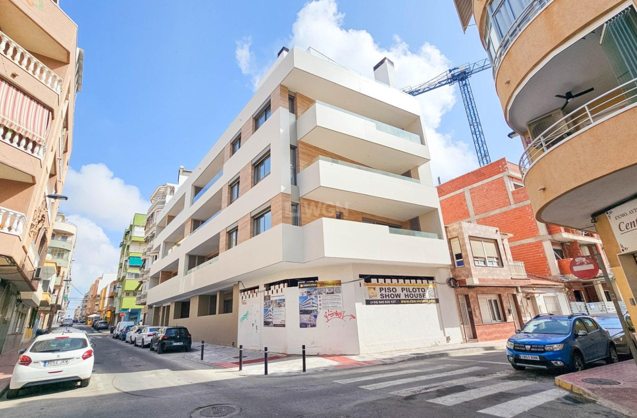 Odsprzedaż - Mieszkanie w bloku - Torrevieja - Playa del Cura