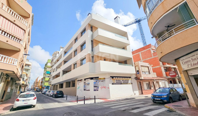 Odsprzedaż - Mieszkanie w bloku - Torrevieja - Playa del Cura