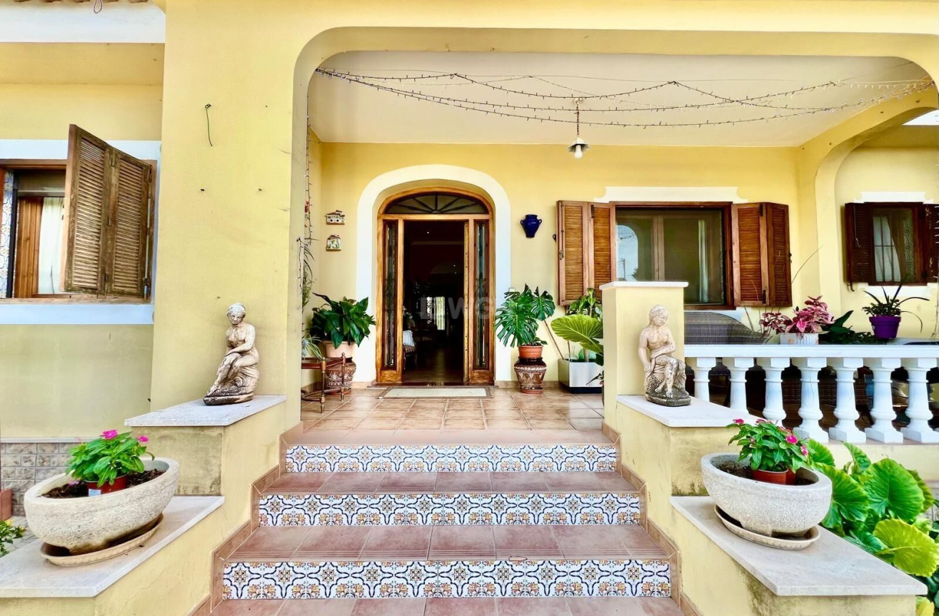 Odsprzedaż - Villa - Daya Vieja - Costa Blanca Sur