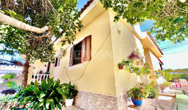 Odsprzedaż - Villa - Daya Vieja - Costa Blanca Sur