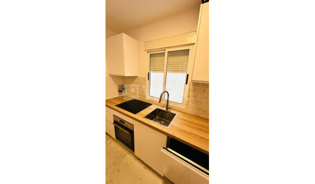 Resale - Apartment / flat - Torrevieja - Acequion