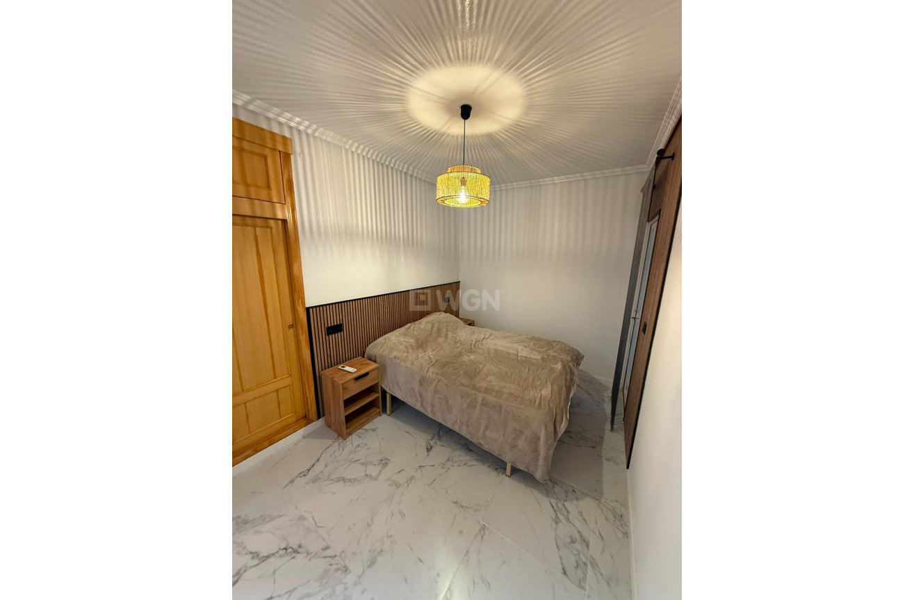 Resale - Apartment / flat - Torrevieja - Acequion