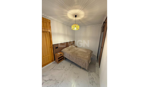 Resale - Apartment / flat - Torrevieja - Acequion