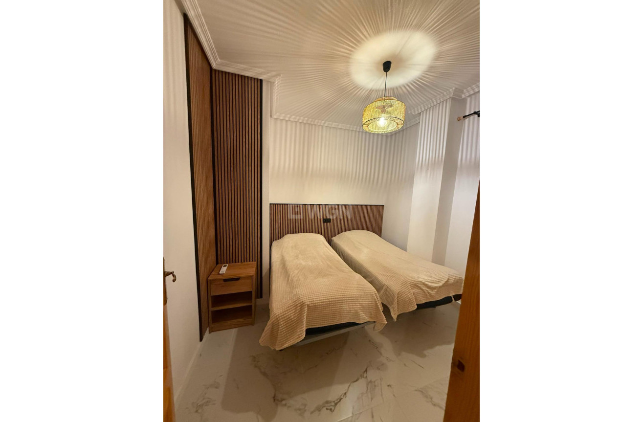 Resale - Apartment / flat - Torrevieja - Acequion