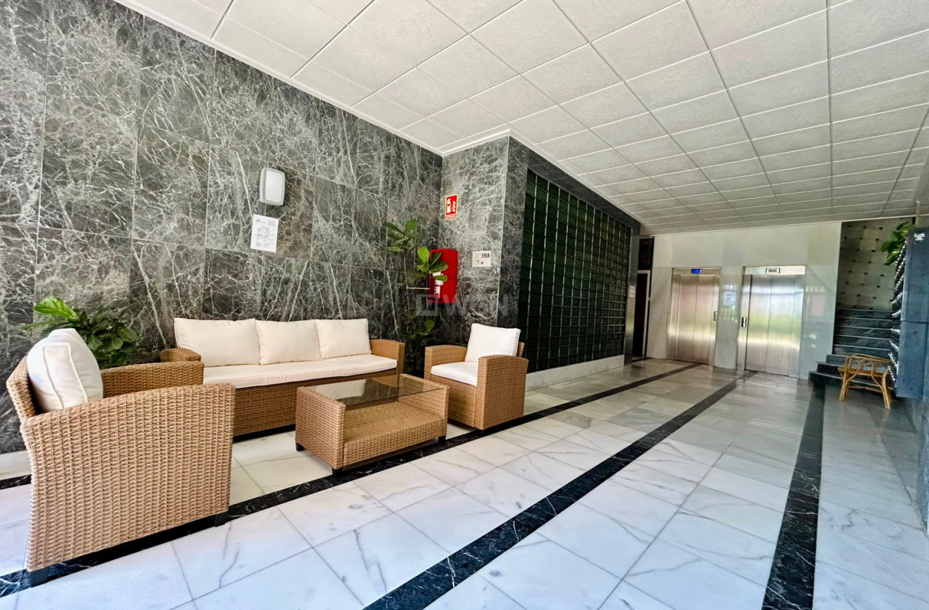 Resale - Apartment / flat - Torrevieja - Costa Blanca