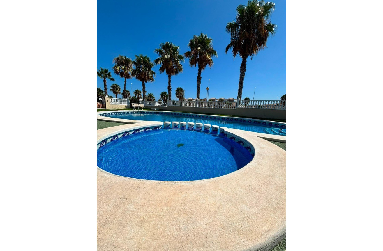 Odsprzedaż - Villa - Orihuela Costa - Lomas de Cabo Roig