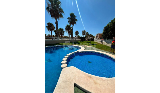 Odsprzedaż - Villa - Orihuela Costa - Lomas de Cabo Roig