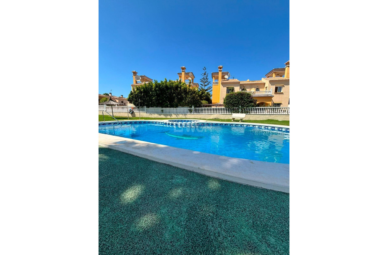 Odsprzedaż - Villa - Orihuela Costa - Lomas de Cabo Roig