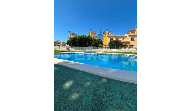 Odsprzedaż - Villa - Orihuela Costa - Lomas de Cabo Roig