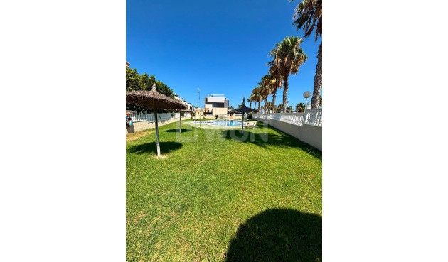 Odsprzedaż - Villa - Orihuela Costa - Lomas de Cabo Roig