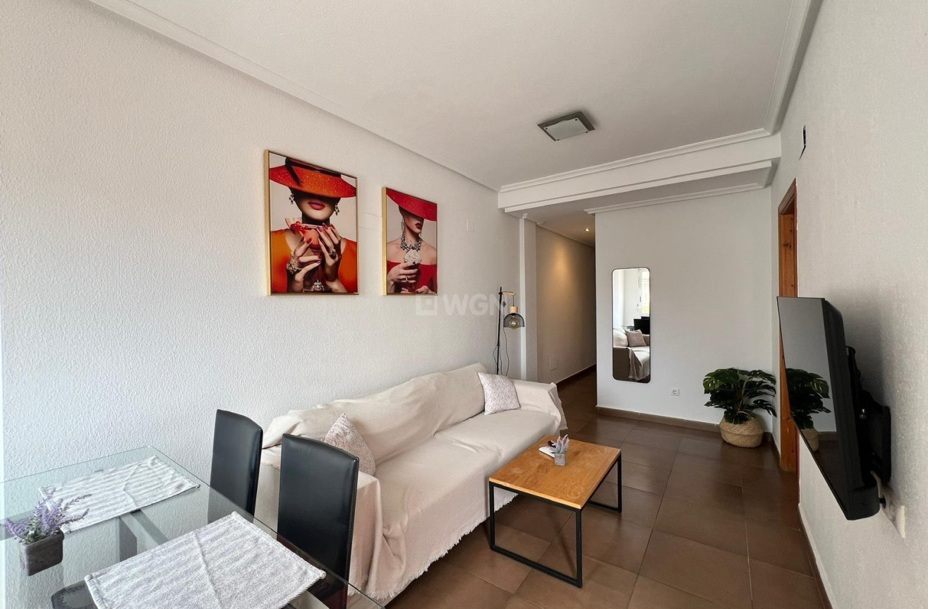 Odsprzedaż - Mieszkanie w bloku - Torrevieja - Centro