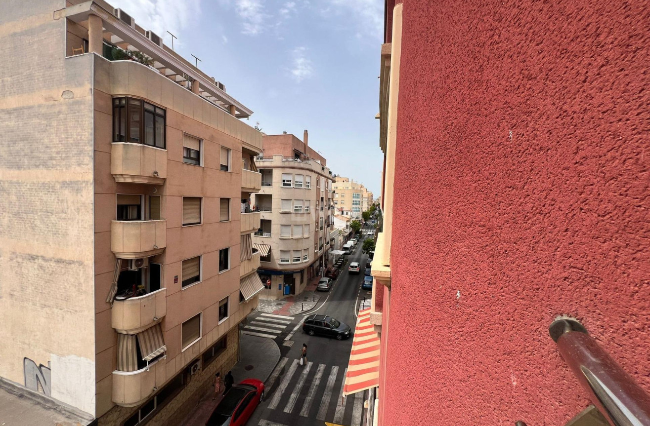Odsprzedaż - Mieszkanie w bloku - Torrevieja - Centro