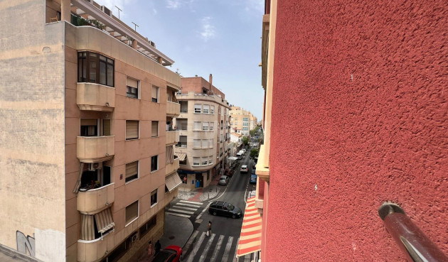 Odsprzedaż - Mieszkanie w bloku - Torrevieja - Centro