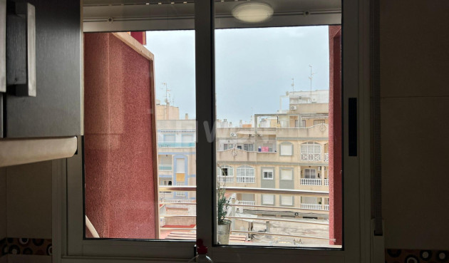 Odsprzedaż - Mieszkanie w bloku - Torrevieja - Centro