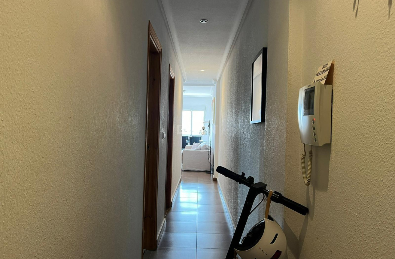 Odsprzedaż - Mieszkanie w bloku - Torrevieja - Centro