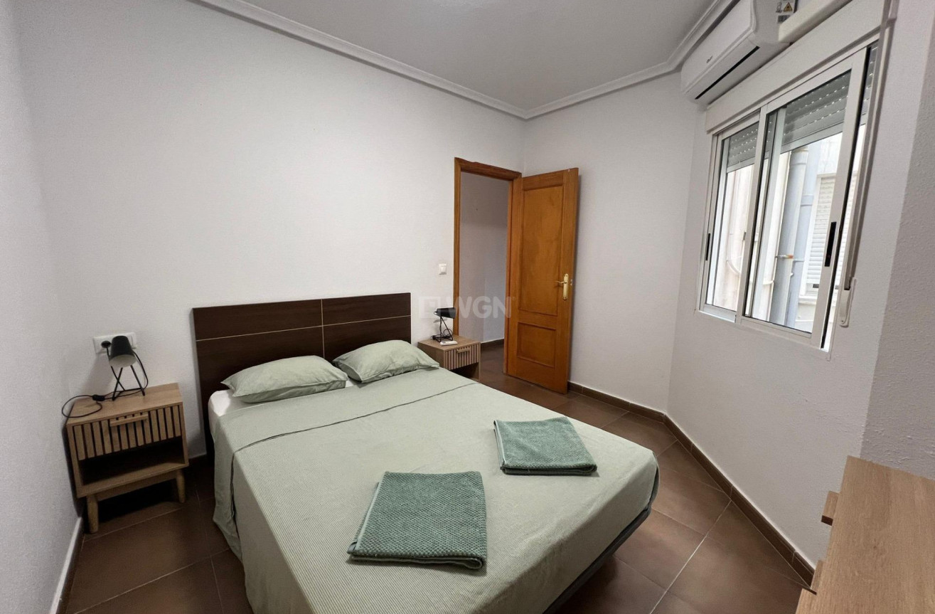 Odsprzedaż - Mieszkanie w bloku - Torrevieja - Centro