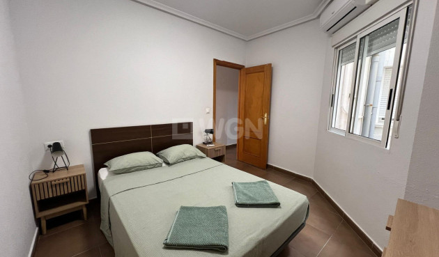 Odsprzedaż - Mieszkanie w bloku - Torrevieja - Centro