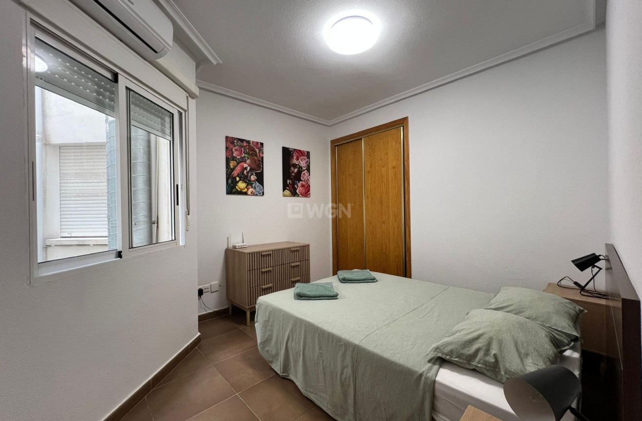 Odsprzedaż - Mieszkanie w bloku - Torrevieja - Centro