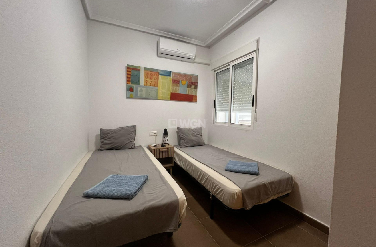 Odsprzedaż - Mieszkanie w bloku - Torrevieja - Centro