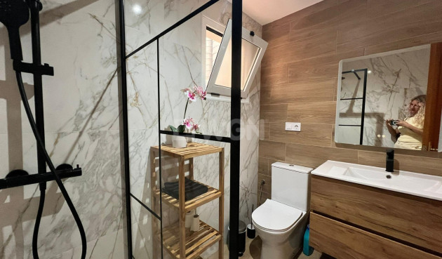 Odsprzedaż - Mieszkanie w bloku - Torrevieja - Centro